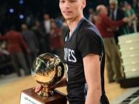 九游体育-关于Ming在老鹰比赛中关键助攻，败北引发热议！的信息