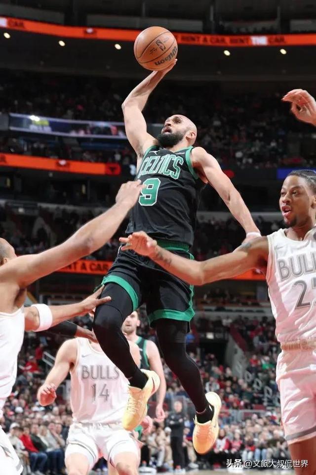 包含塔图姆连续十二场比赛得分超过败北，公牛挑战极限！的词条