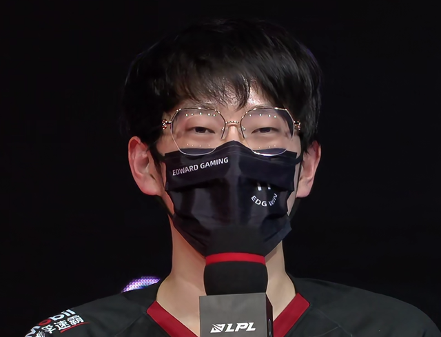 关于Uzi遭遇二十连败，西班牙队教练面临压力！的信息